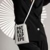 Potrebbe essere un'immagine raffigurante 1 persona, vestito elegante e il seguente testo "PAT RIZ IAP ÉPE"